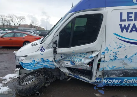 2021 Mercedes-Benz Sprinter 2500 Standard Roof V6 z USA, uszkodzony, nr VIN W1Y4EBHY8MT065705